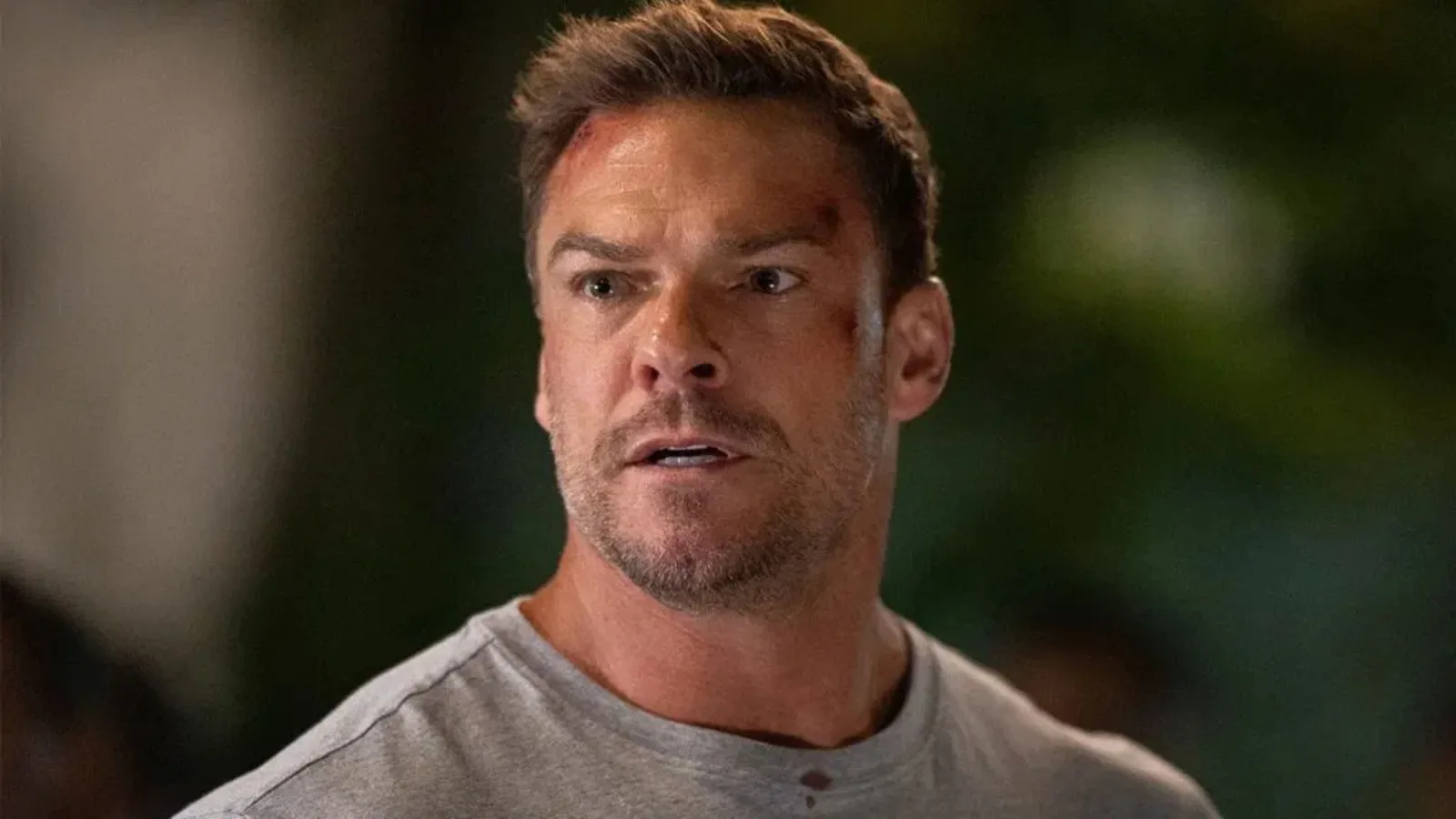 Alan Ritchson negocia para substituir Jason Momoa e liderar o filme de Helldivers na Sony com diretor de Velozes e Furiosos